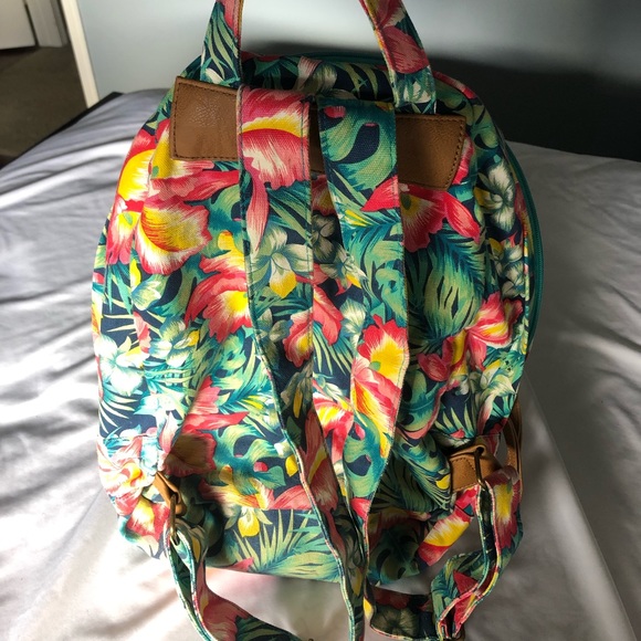 HAWAIIAN/FLORAL BACKPACK - Picture 3 of 7